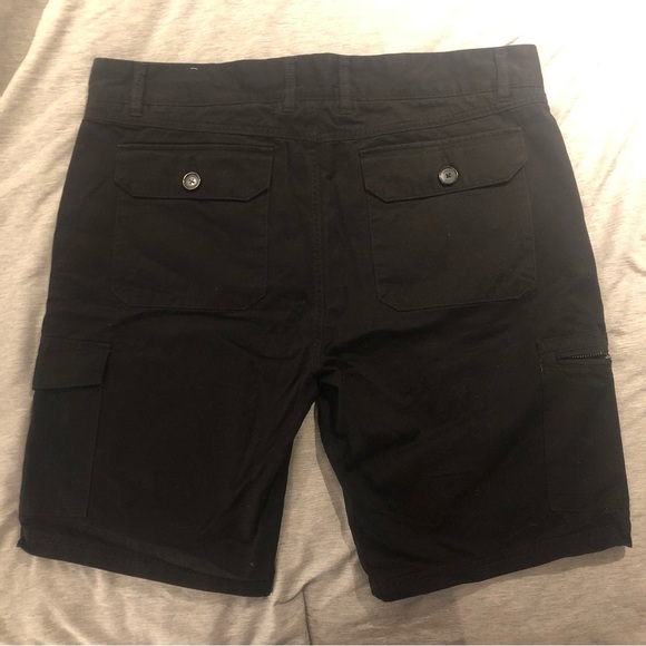 Guess jeans USA black cargo shorts sz  36 - Picture 2 of 3